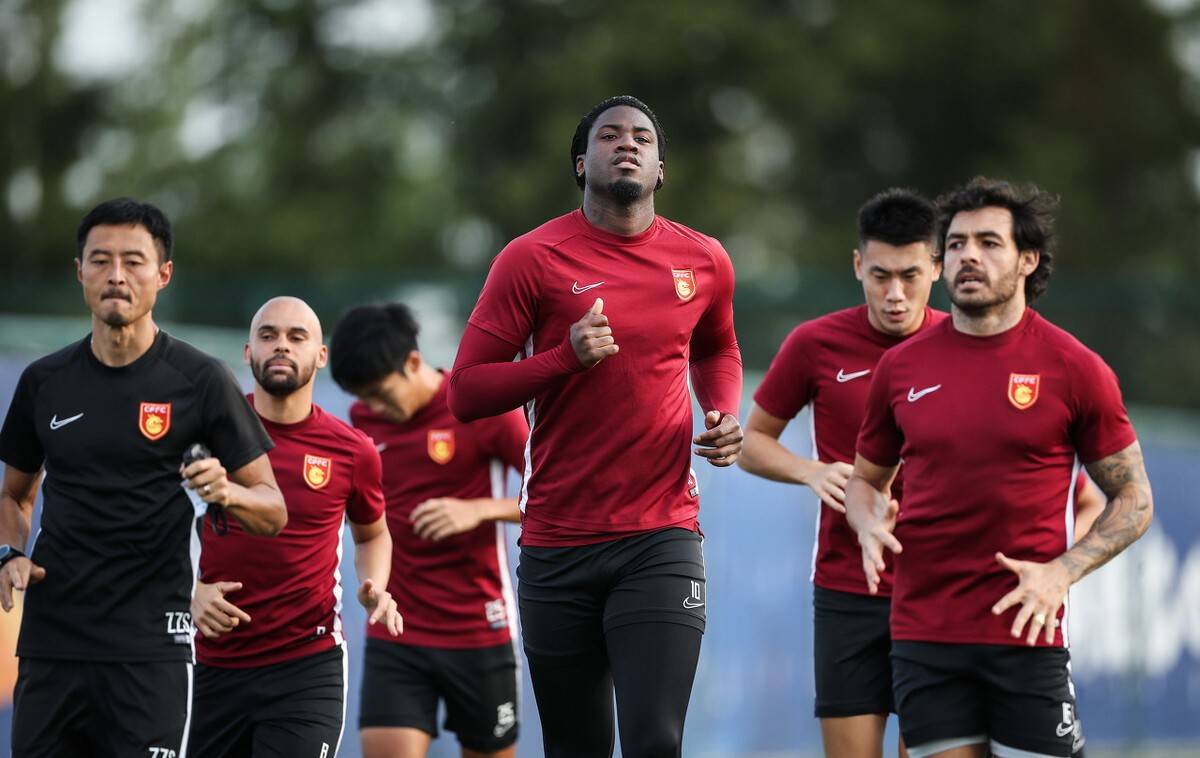 开云体育-出色发挥引发热议！，Karsa在篮网比赛中出色防守引发球迷热议的简单介绍