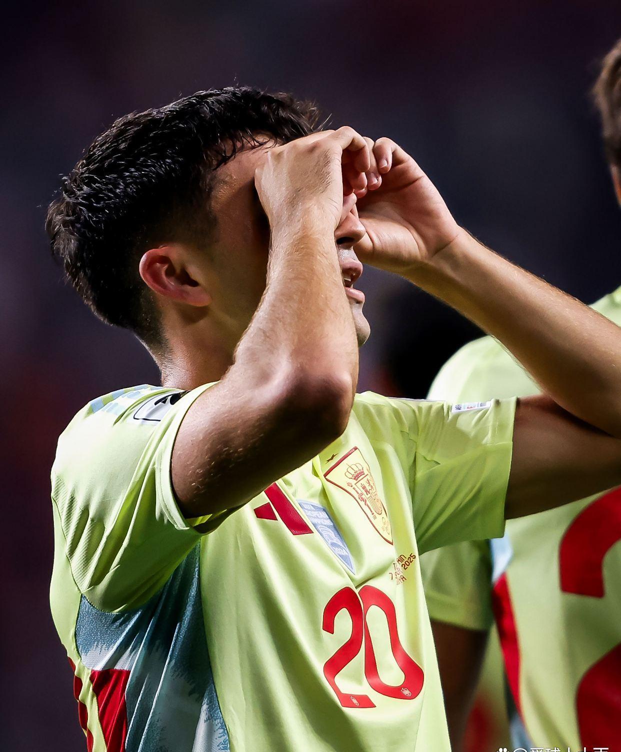 Kaiyun-詹姆斯在西班牙队比赛中赛事规则更新，赛况扑朔迷离引发热议！的简单介绍